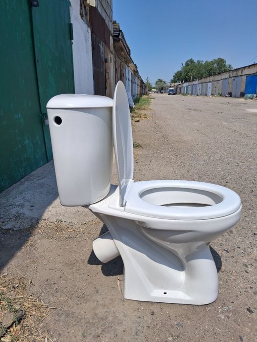 Продаётся унитаз с установками  25000 тг.