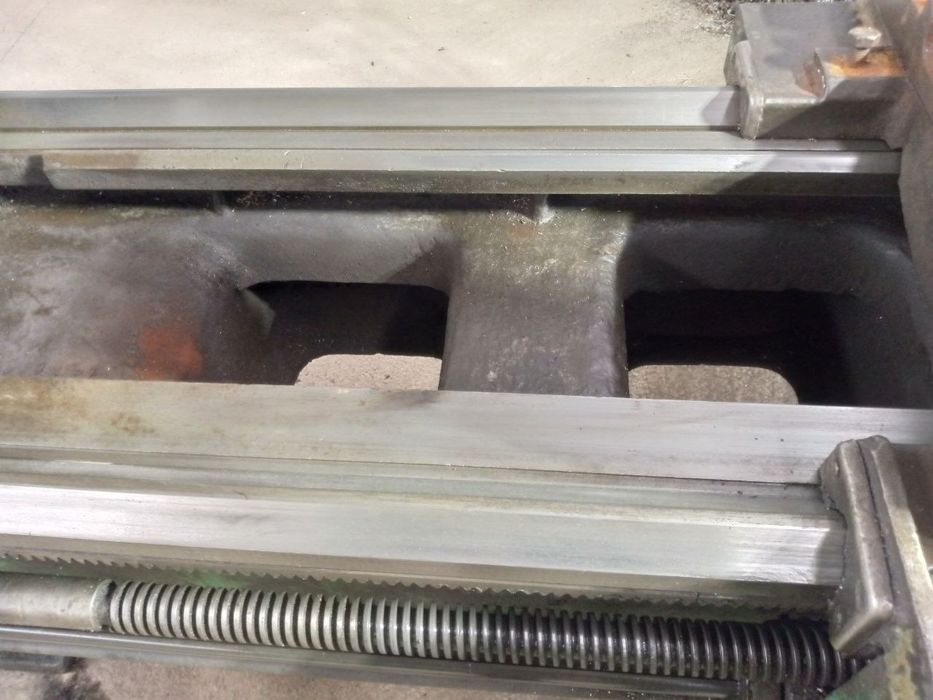 Токарни стонок сотилади дип300