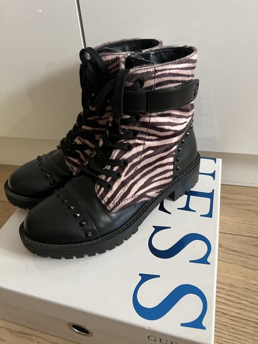 Боти Guess със зебров принт