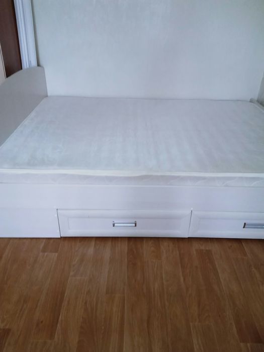 Продам двуспальную кровать