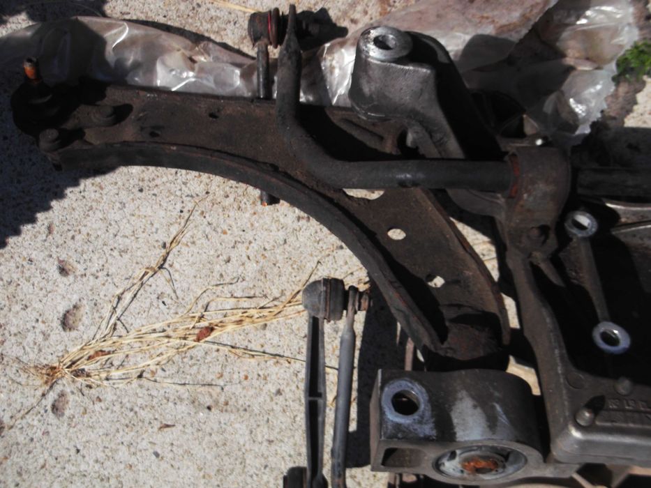 Ляв и десен носач за Ауди А3 8P 2004 г.1.6 FSI 16в 116 к.с