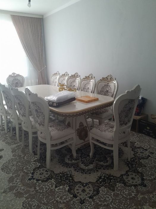 Продаю новые стол стулья