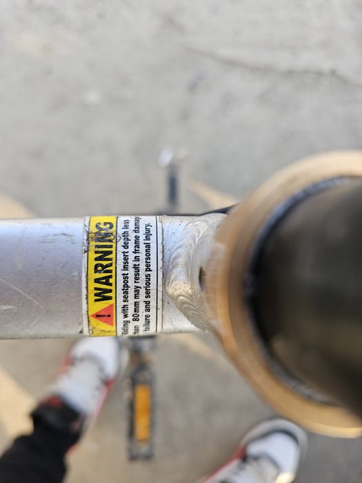 Bicicleta GIANT full carbon frâne pe disc cu cu lichid