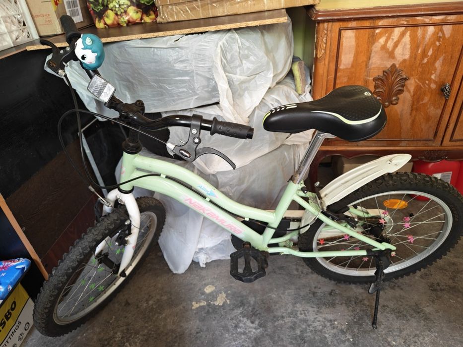 Vand bicicleta cu roti de 20" Culoare verde pal