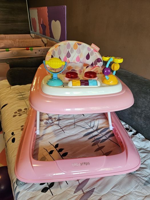 Продавам ЧИСТО НОВА проходилка Chipolino