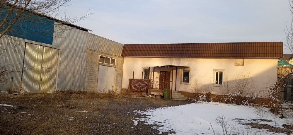 Продам дом с ангаром