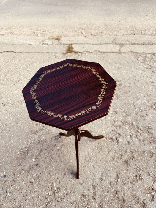 Антична помощна масичка с интарзия – Дания