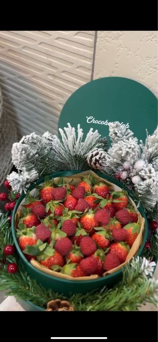 Клубника в шоколаде на Новый год подарок