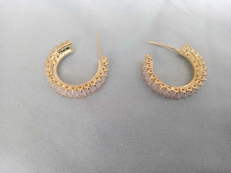 Три чифта нови обеци