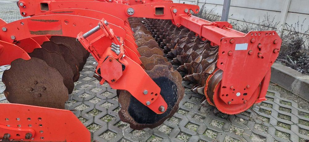 Grapă cu discuri Maschio Gaspardo VELOCE 400 cu tăvălug PACKER