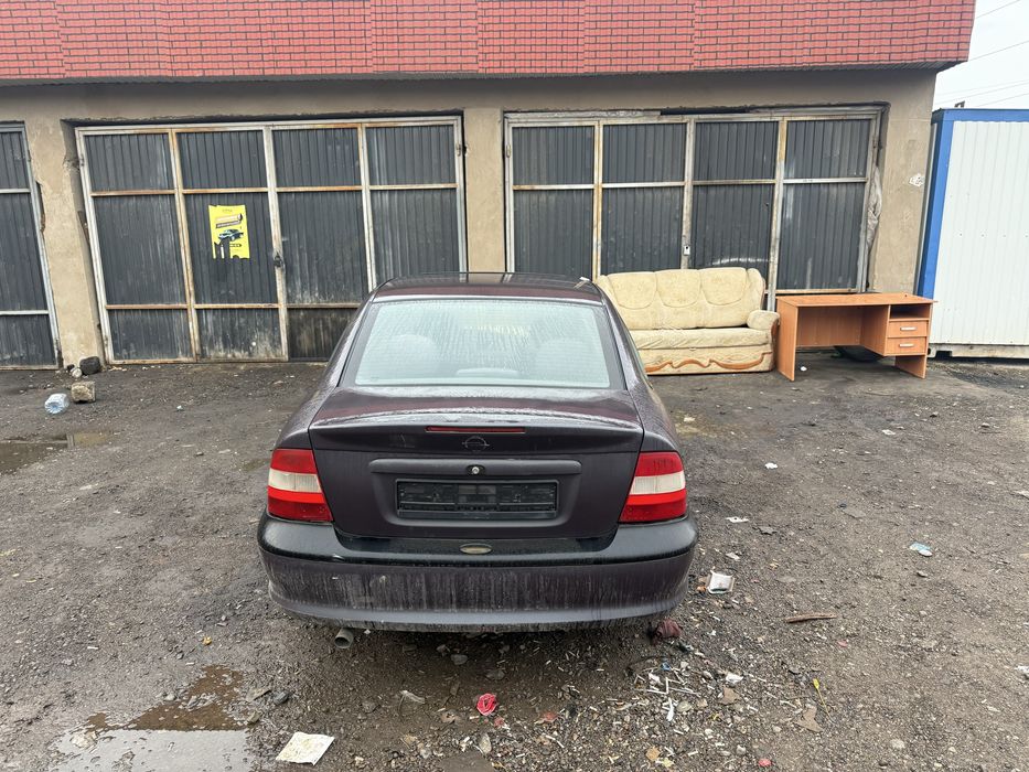 2 машины опель вектра 96 года