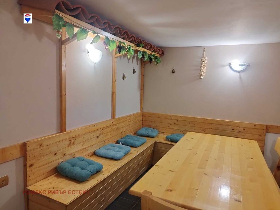 Вила на три етажа за продажба 10 километър