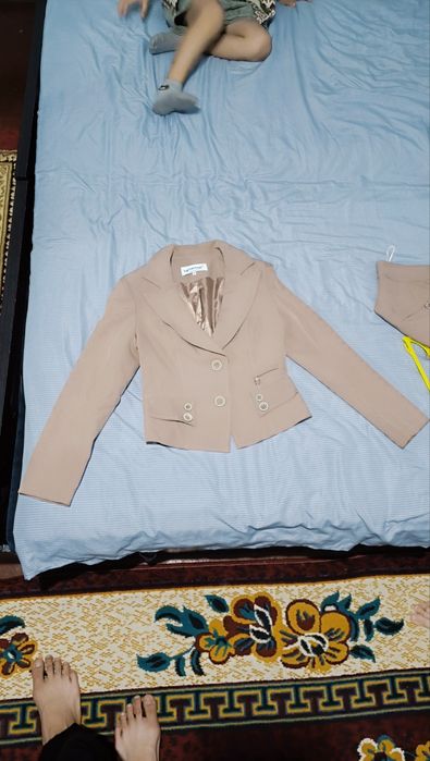 Костюм юбка,брюки, блузка размер 36