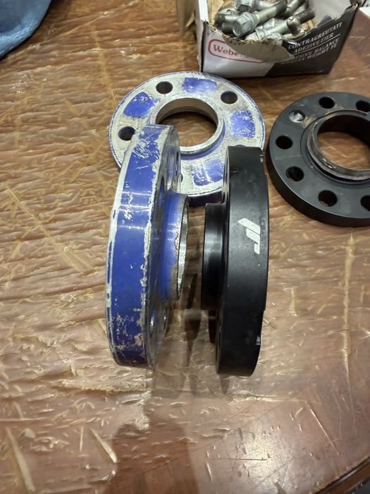 Vand distantiere pentru bmw