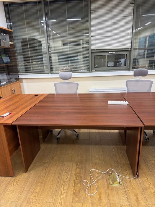 Офисные столы/ офисная мебель