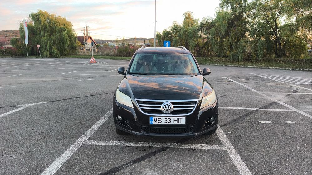 VOLKSWAGEN Tiguan
