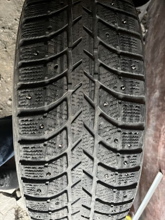 Зимние шины Bridgestone 235/60/18