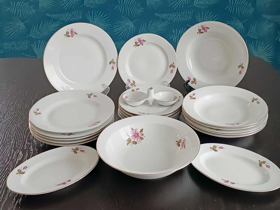 Продавам нов сервиз за хранене