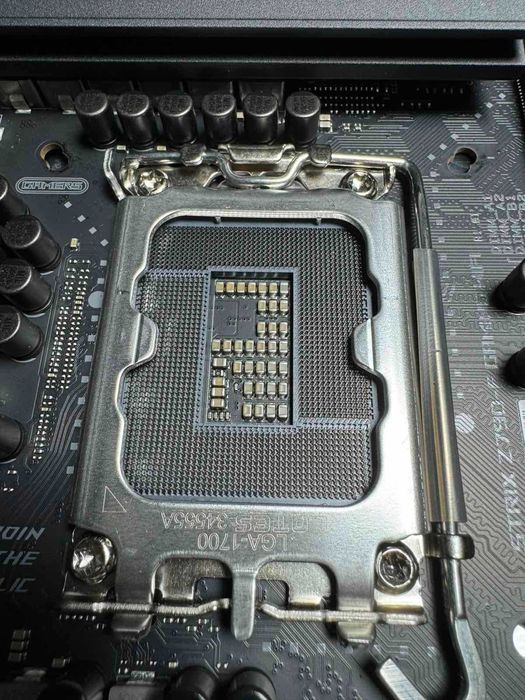 Чисто нова Asus Rog STRIX Z790-F Gaming WIFI DDR5