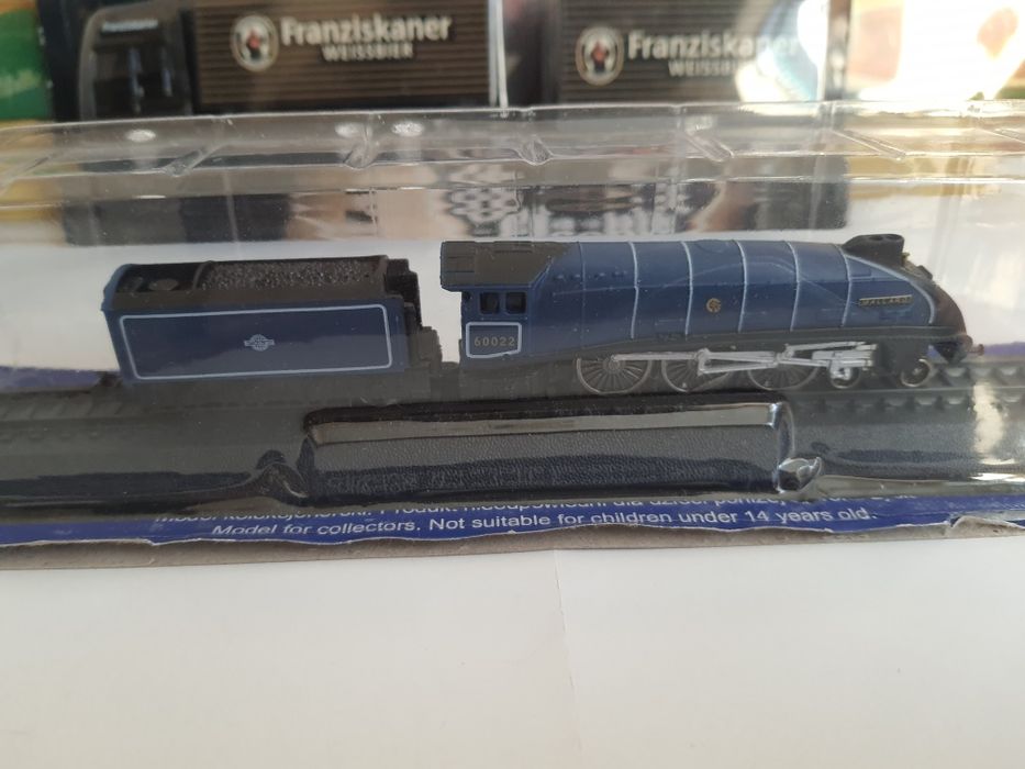 Макети на самолети бойни, влакове и камиони с книжки