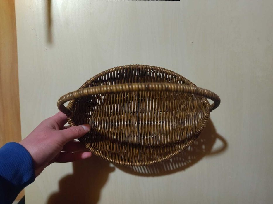 Малка кафява плетена кошница