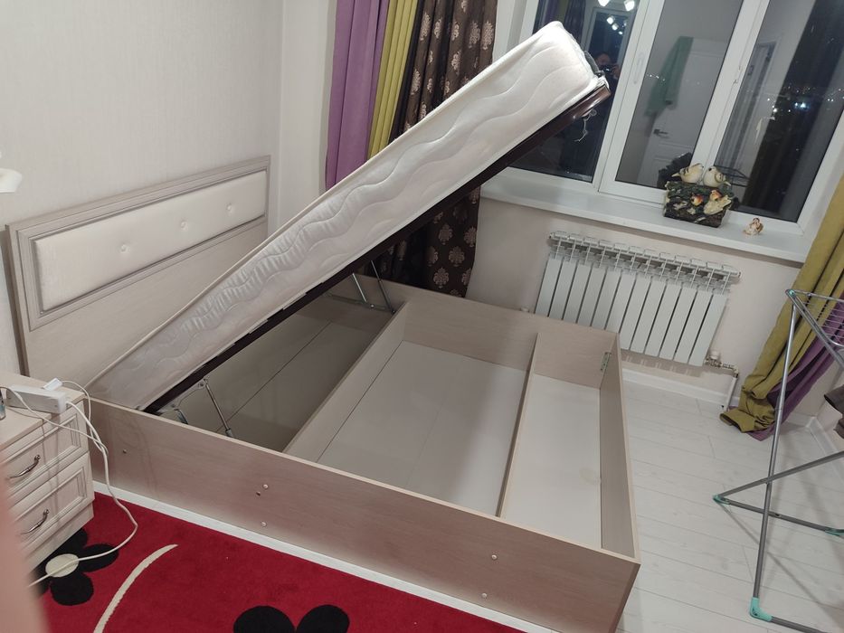 Срочно продам кровать двухспальный