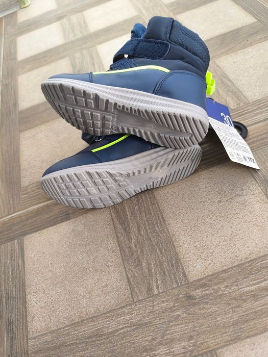 Нови ботуши за момче