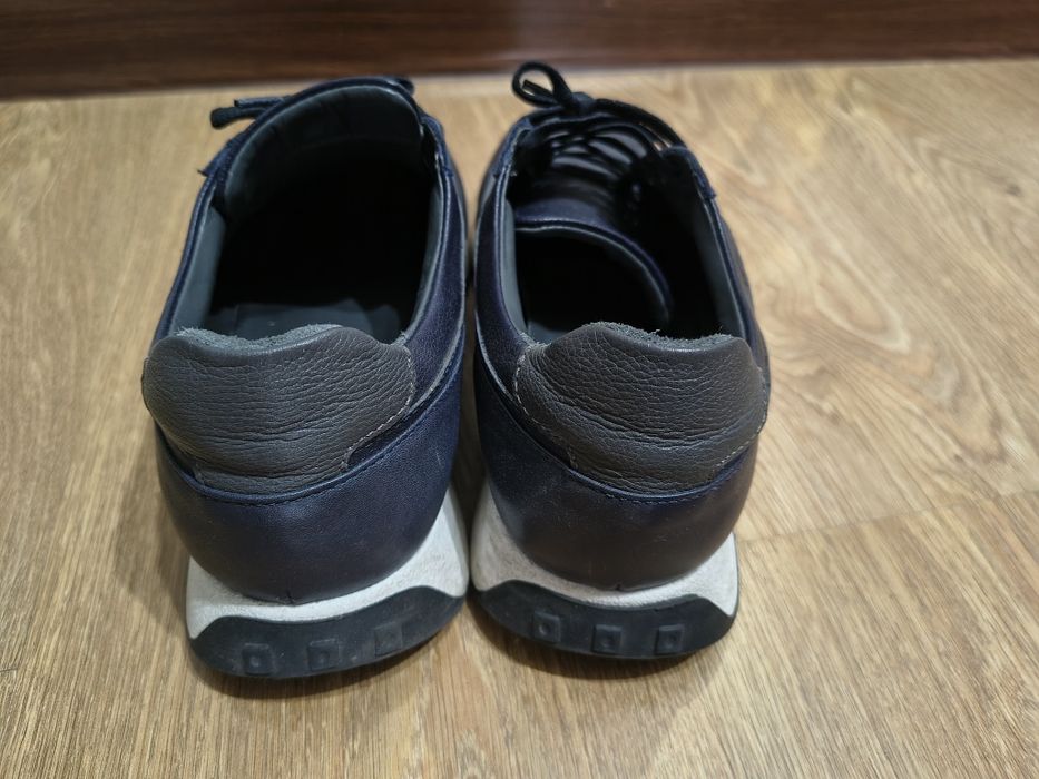 Кросовки кожаные в отличном состоянии 41 размер