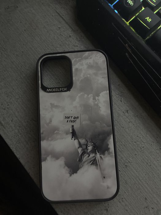 Vand husa de iphone 12