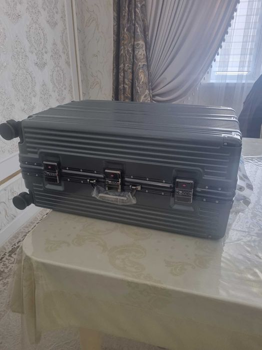 Чемодан большой для путешествий