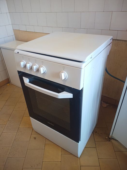 Aragaz Arctic cu cuptor