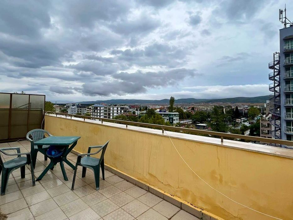 Просторен двустаен апартамент в к-с „Аштън Хол“