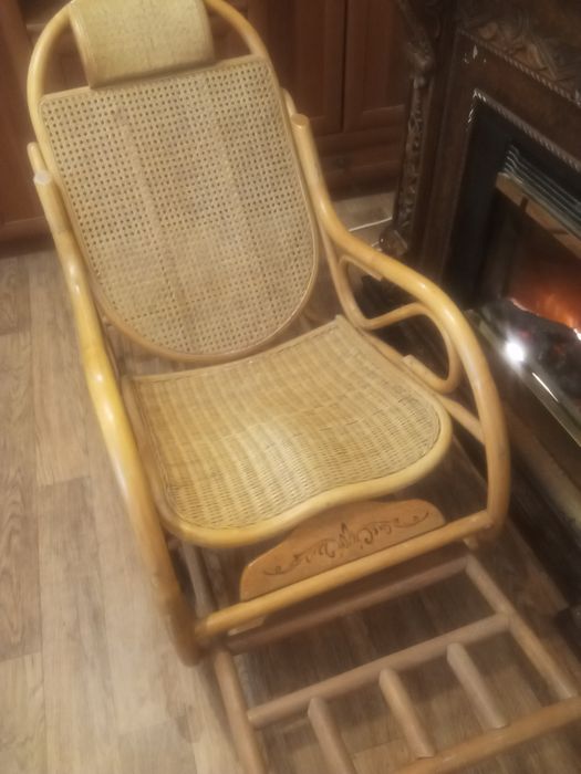 Продам кресло качалка из ротанга..30000.