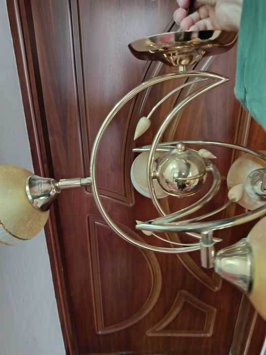 Lyustra sotiladi 100000 so’m