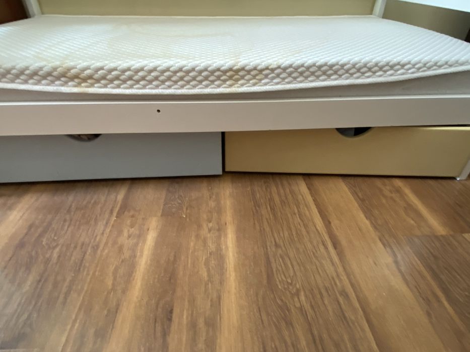 Детская кровать с матрасом