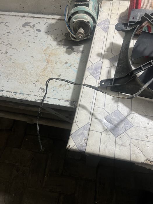 Vintilator sotiladi jentira kandisaner  ishlaedi