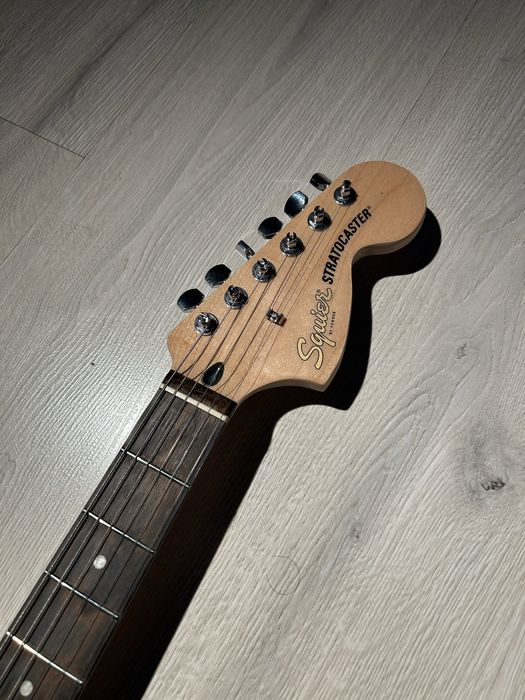 Squier FSR Affinity Series™ Stratocaster® HSS Olympic White