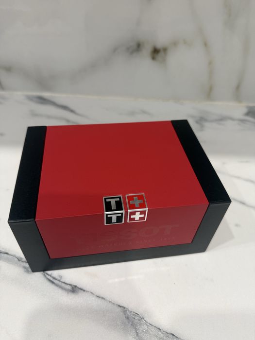 Часы фирма Tissot