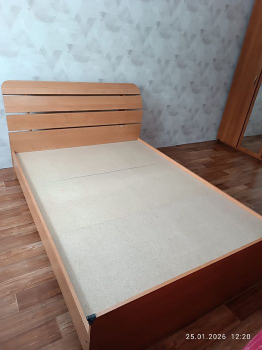 Двуспальная кровать