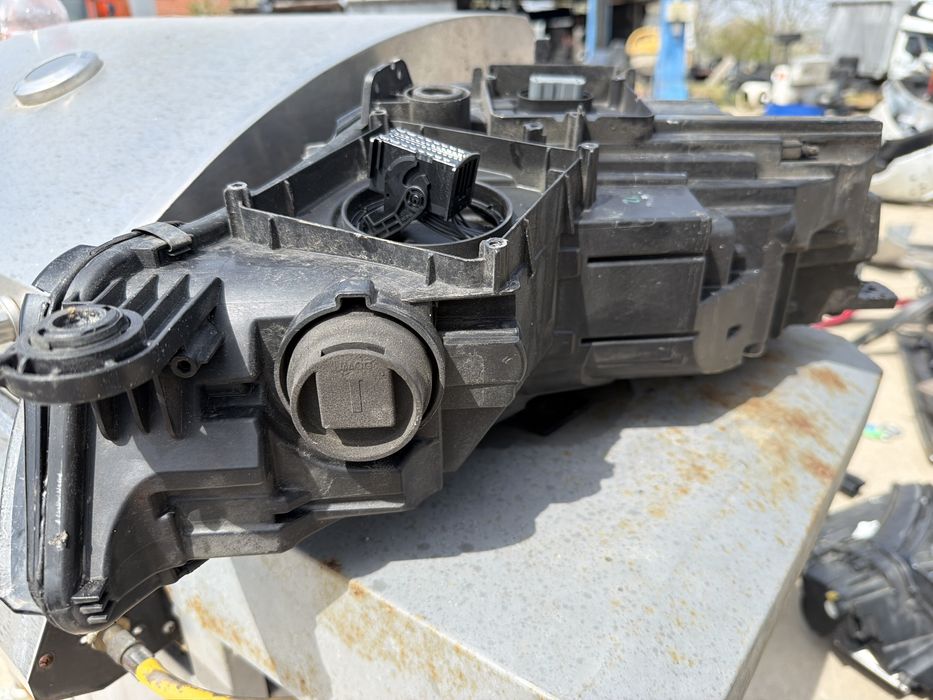 Ляв фар Aufi A4 B9