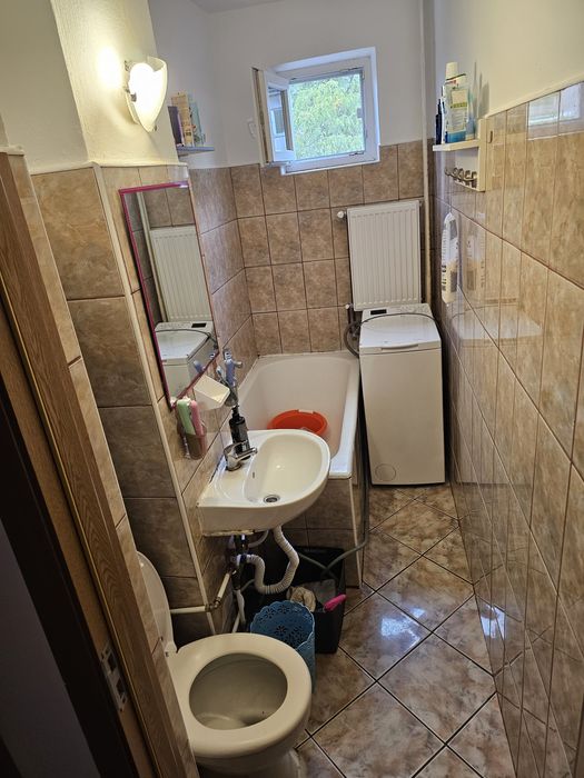 Dau în chirie apartament 2 camere.