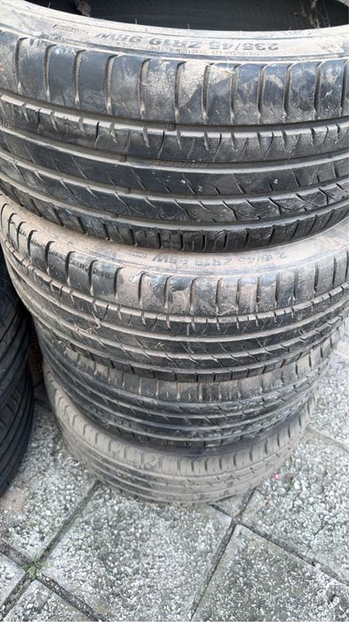 Продавам гуми  Kumho i Pireli