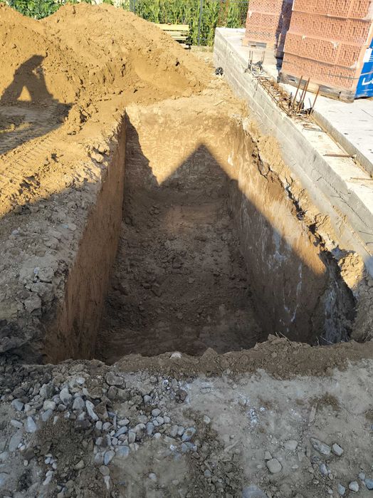 Prestări servicii închiriere Excavator 3.5T săpături, fundații, beciuri și Transport Agregate