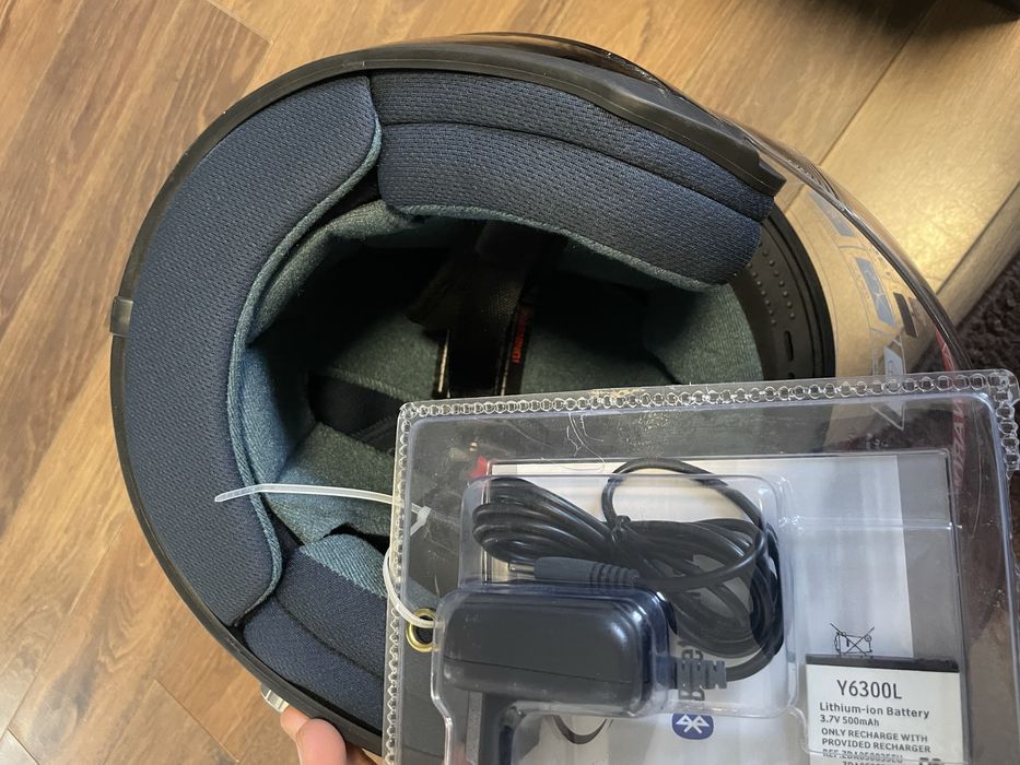 Vând o cască moto LP și 2 căști de scooter toate cu Bloouethot!