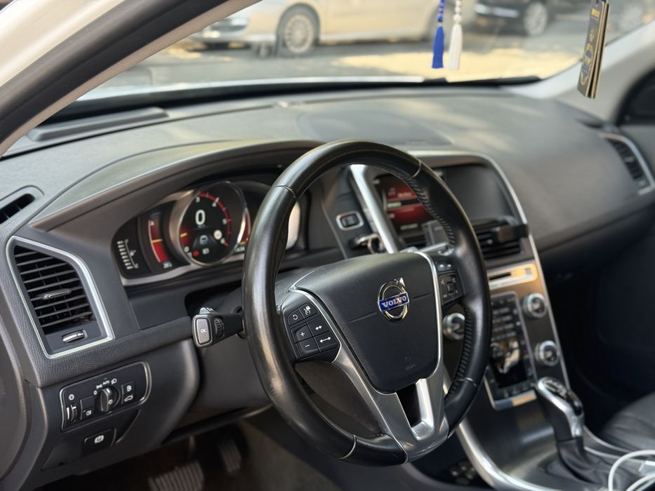 VOLVO XC60 2015 — imagine 15