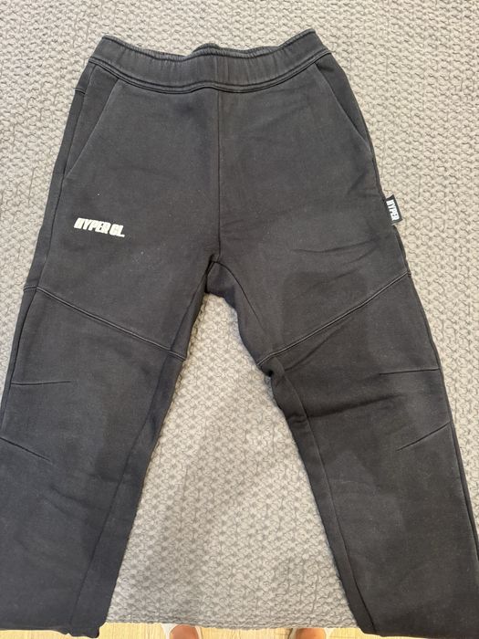 Черен Анцунг (Hyper)