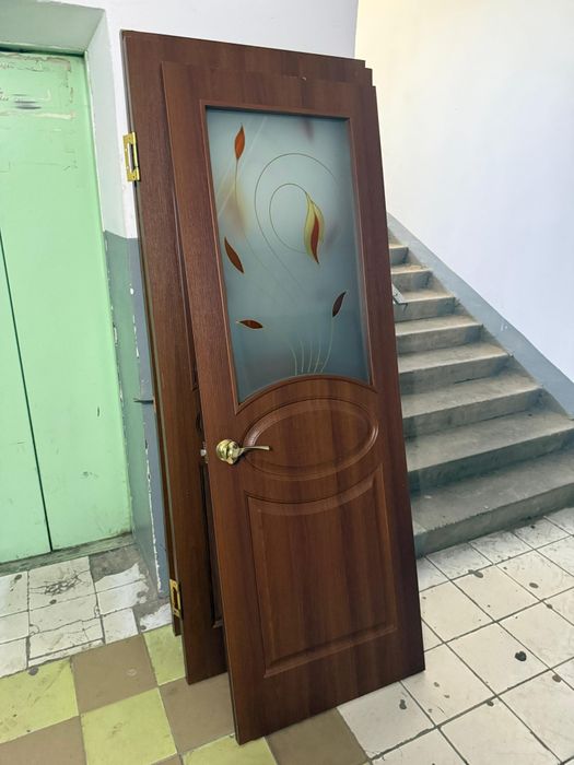 Двери межкомнатные б/у