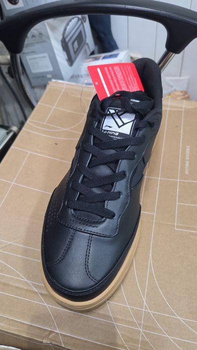 Кроссовк  lining оригинал