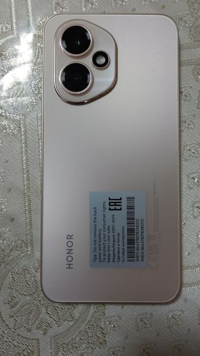 Smartfon Honor 400. Xotirasi 8/256 gb.