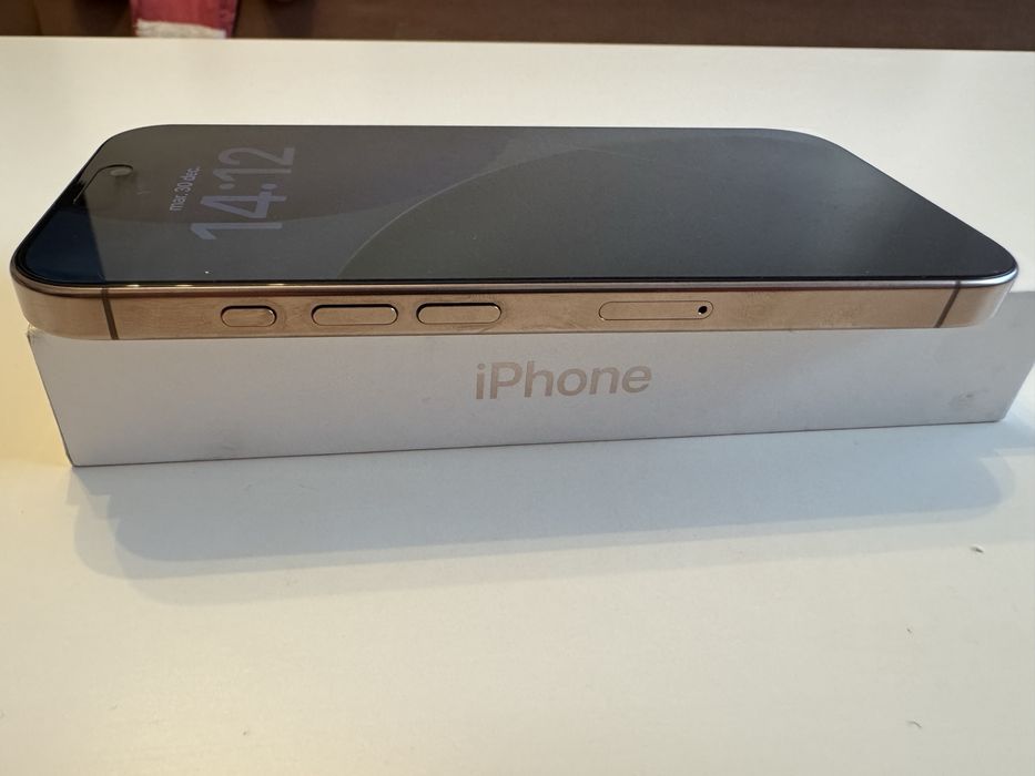 Ca nou iphone 16 pro cutie cablu